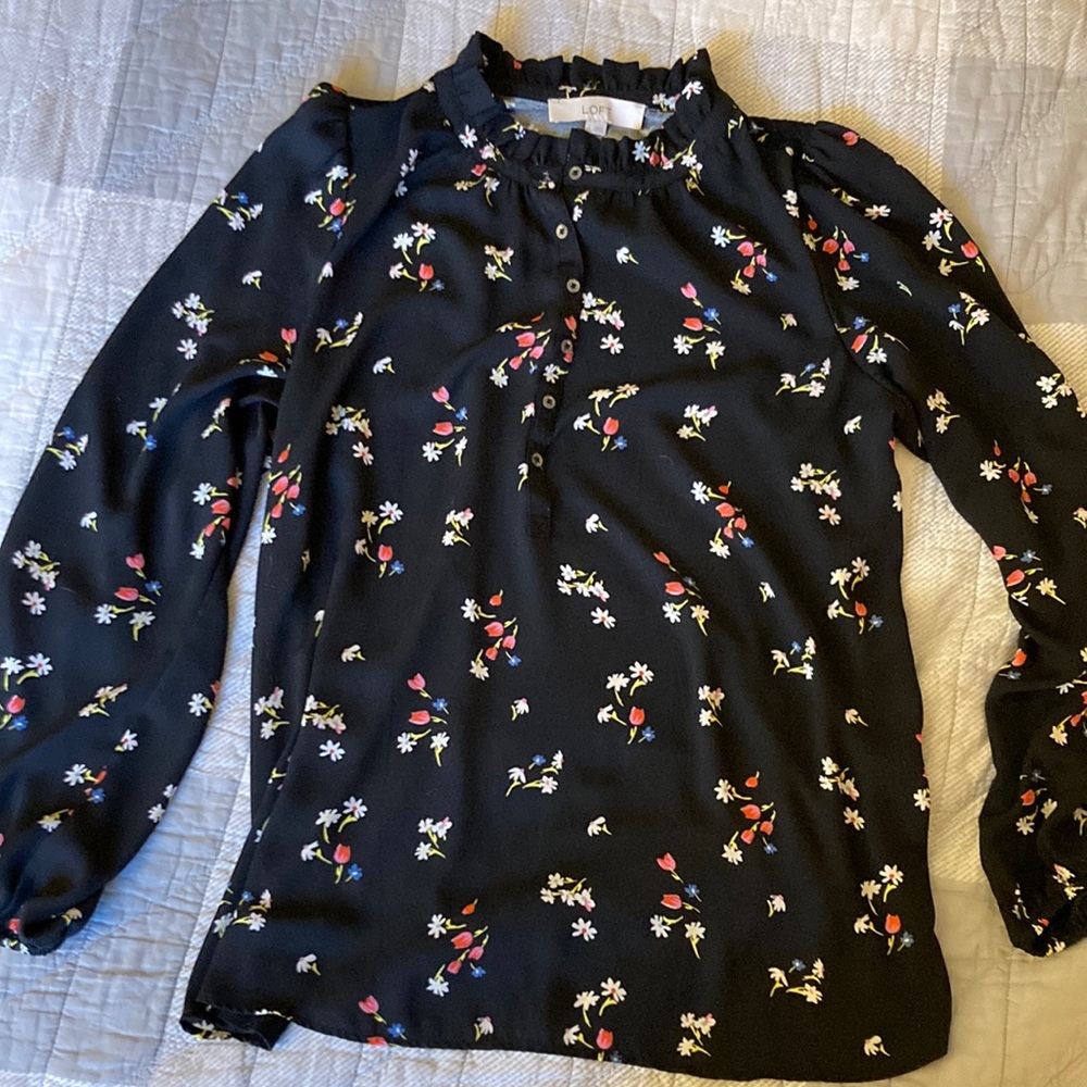 LOFT Floral Ruffle Mixed Media Blouse. Size Large.